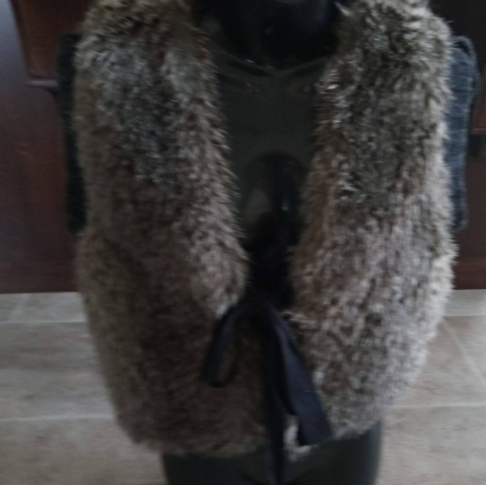 Juicy Couture vest.  Front Fur. Lace up